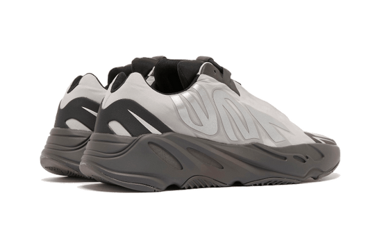 yeezy-700-mnvn-metallic-sneakee-store
