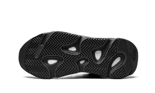 yeezy-700-mnvn-geode-sneakee-store