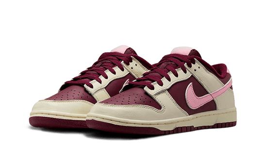dunk-low-retro-prm-valentines-day-2023-sneakee-store