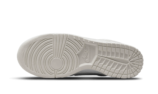 dunk-low-yellow-heart-sneakee-store