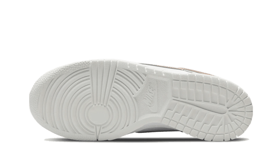 dunk-low-white-pink-runstock