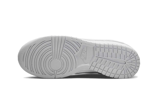 dunk-low-retro-white-pure-platinum-runstock