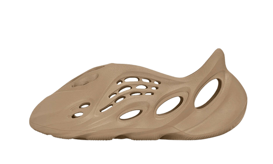 yeezy-foam-rnnr-clay-taupe-sneakee-store