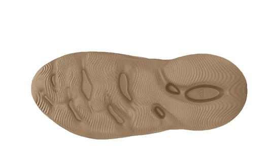 yeezy-foam-rnnr-clay-taupe-sneakee-store