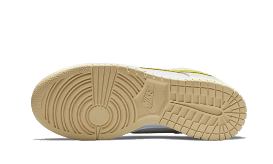 dunk-low-yellow-strike-sneakee-store