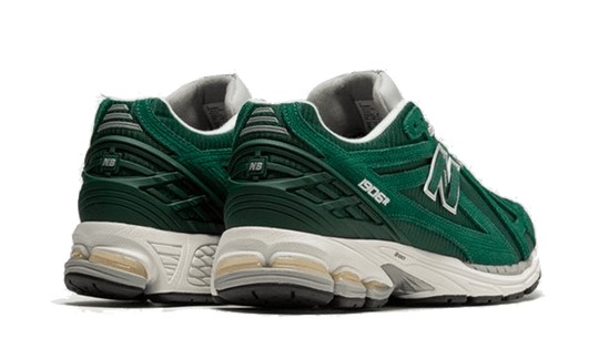 1906r-green-suede-metallic-silver-sneakee-store