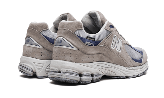 2002r-gore-tex-light-grey-sneakee-store