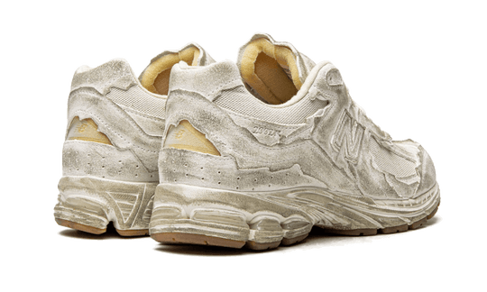 2002r-protection-pack-distressed-sneakee-store