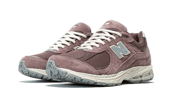 2002r-suede-pack-black-fig-sneakee-store