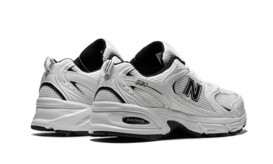 530-white-black-details-sneakee-store