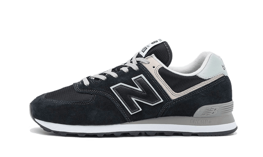 574-black-white-2022-sneakee-store