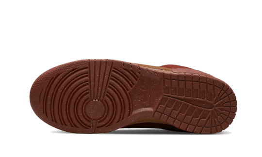 dunk-low-disrupt-2-desert-bronze-sneakee-store