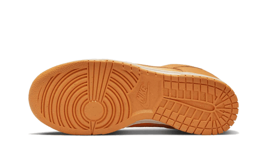 dunk-low-magma-orange-sneakee-store