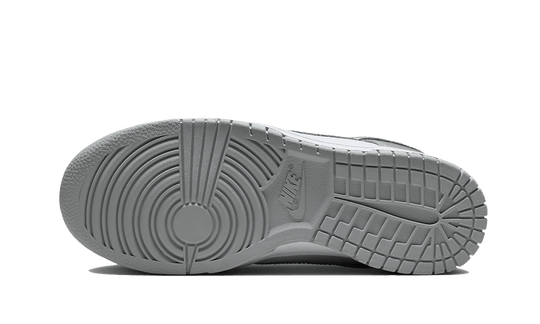 dunk-low-metallic-silver-sneakee-store