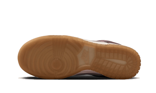 dunk-low-plum-eclipse-sneakee-store