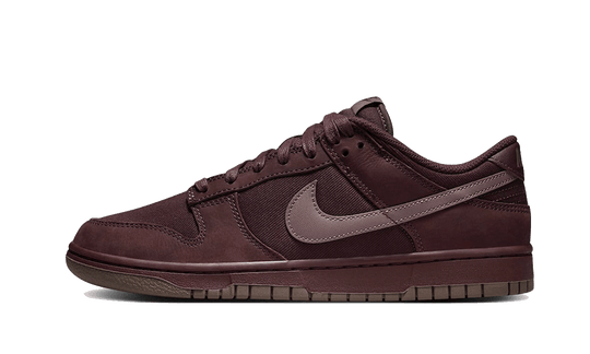 dunk-low-premium-burgundy-crush-sneakee-store
