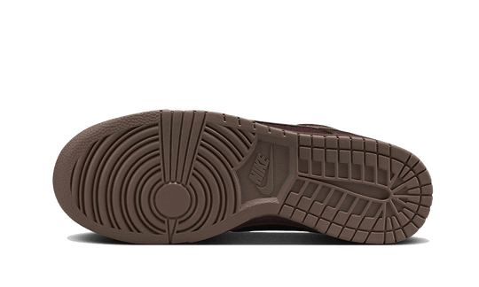dunk-low-premium-burgundy-crush-sneakee-store