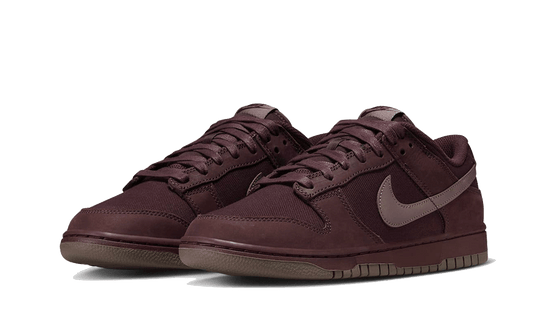 dunk-low-premium-burgundy-crush-sneakee-store