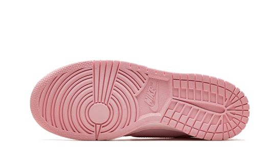 dunk-low-triple-pink-barbie-runstock
