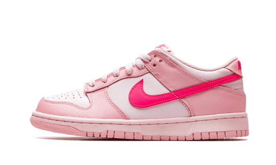 dunk-low-triple-pink-barbie-runstock
