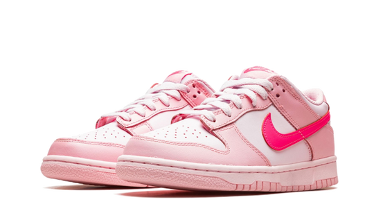 dunk-low-triple-pink-barbie-runstock