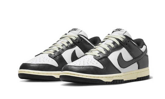 dunk-low-vintage-panda-sneakee-store