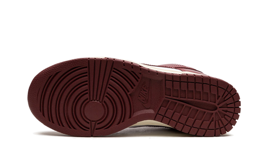 dunk-low-prm-team-red-sneakee-store