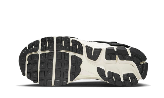 zoom-vomero-5-timeless-panda-dunk-runstock