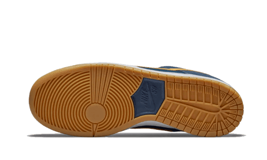 sb-dunk-low-barcelona-sneakee-store