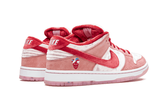sb-dunk-low-strangelove-sneakee-store