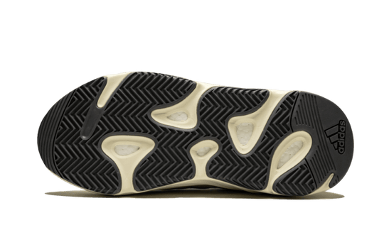 yeezy-700-analog-sneakee-store
