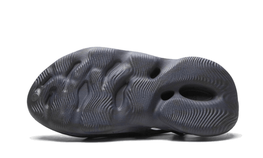 yeezy-foam-rnnr-mineral-blue-sneakee-store