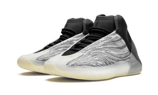 yeezy-qntm-lifestyle-model-sneakee-store