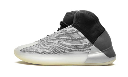 yeezy-qntm-lifestyle-model-sneakee-store