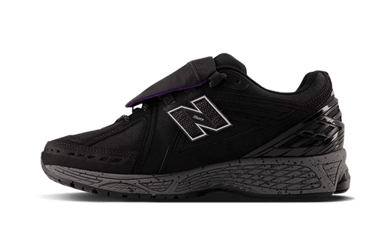 1906r-cordura-pocket-black-sneakee-store