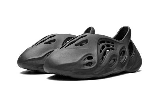 yeezy-foam-rnnr-onyx-sneakee-store