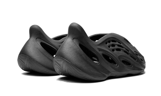yeezy-foam-rnnr-onyx-sneakee-store