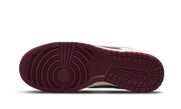 dunk-low-retro-prm-valentines-day-2023-sneakee-store