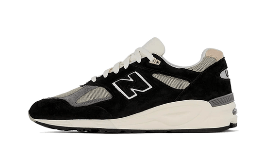 990-v2-made-in-usa-black-sneakee-store