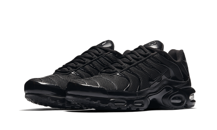 air-max-plus-triple-black-sneakee-store