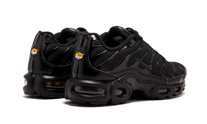 air-max-plus-triple-black-sneakee-store