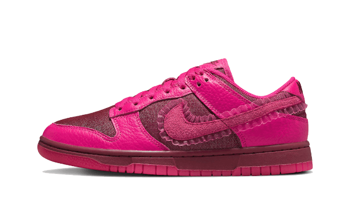 dunk-low-valentines-day-2022-sneakee-store