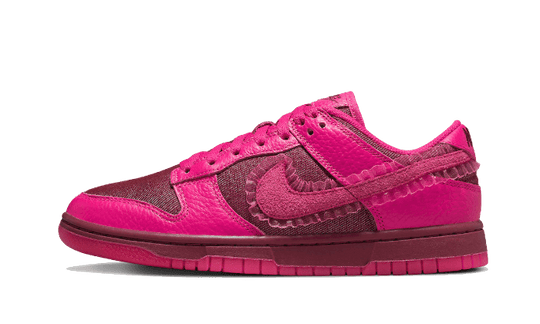 dunk-low-valentines-day-2022-sneakee-store