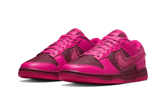 dunk-low-valentines-day-2022-sneakee-store