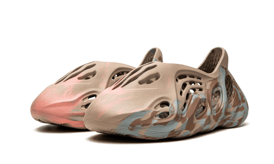 yeezy-foam-rnnr-mx-sand-grey-sneakee-store