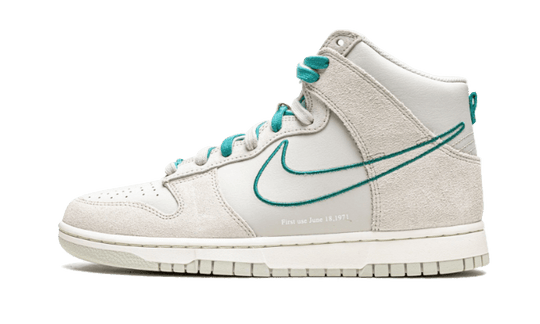 dunk-high-first-use-light-bone-green-noise-sneakee-store