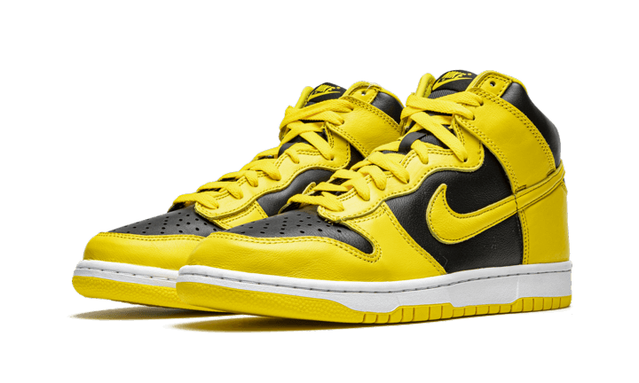 dunk-high-varsity-maize-sneakee-store