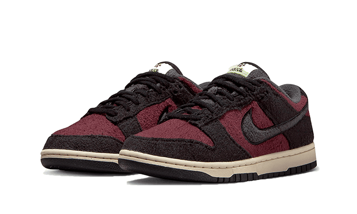 dunk-low-se-fleece-burgundy-crush-sneakee-store