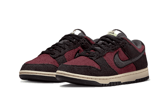 dunk-low-se-fleece-burgundy-crush-sneakee-store