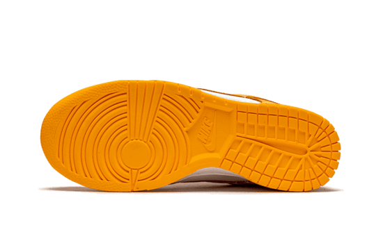 dunk-low-laser-orange-sneakee-store